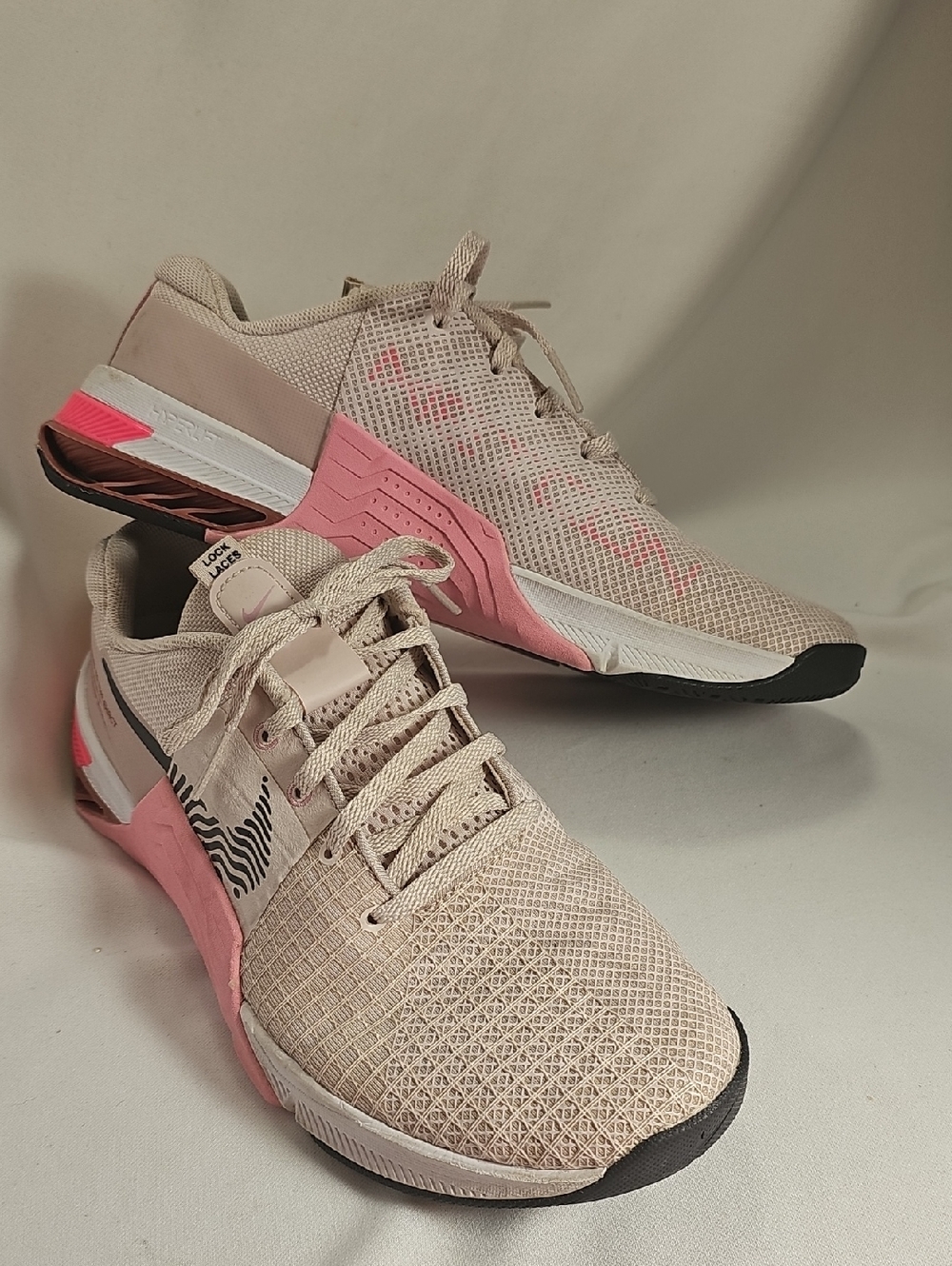 Nike Womens Metcon 8 Barely Rose, Size 9